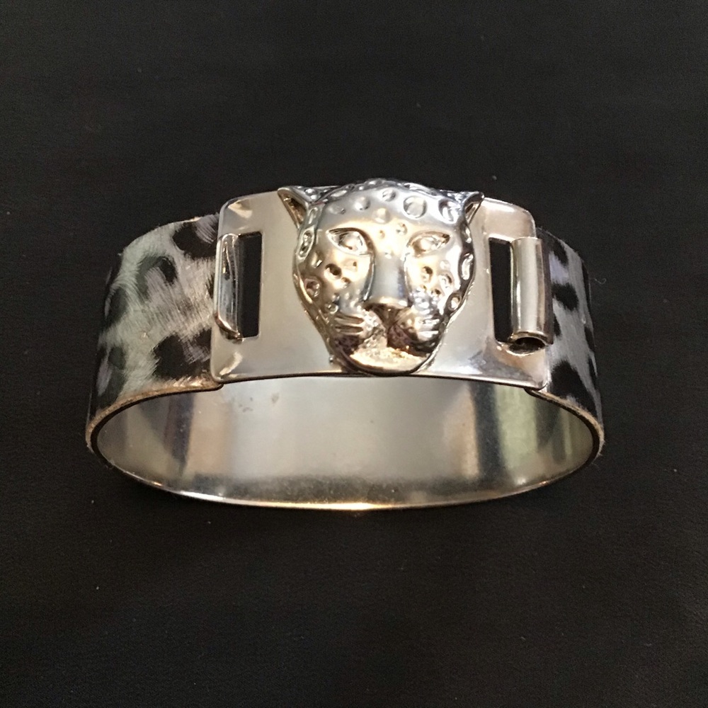 Silver Tone Leopard Ornament Cuff Bracelet